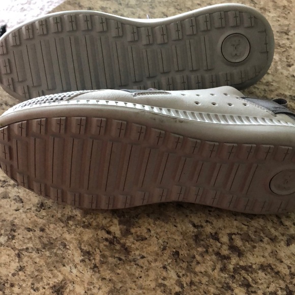 Gray UA sneakers - Picture 3 of 5